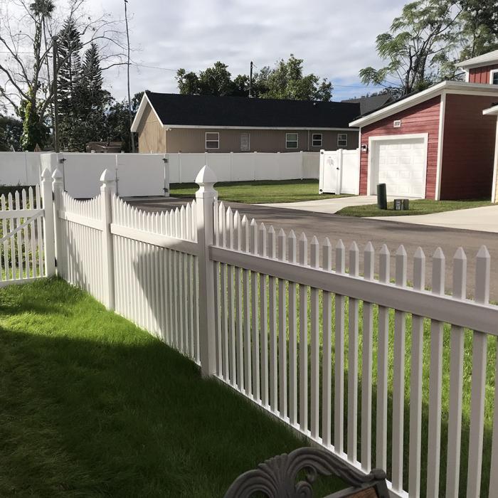 Vinyl top picket fence