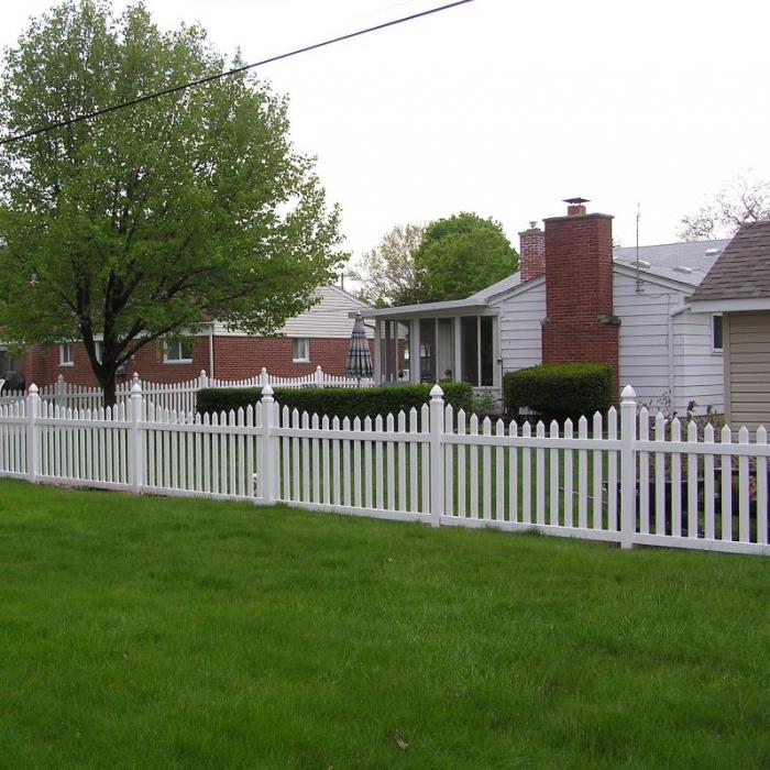 Ellington vinyl picket fence with spade caps around house