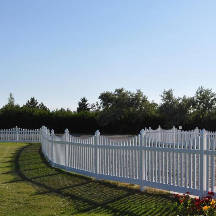 Hampshire picket fencing with scalloped top shadows