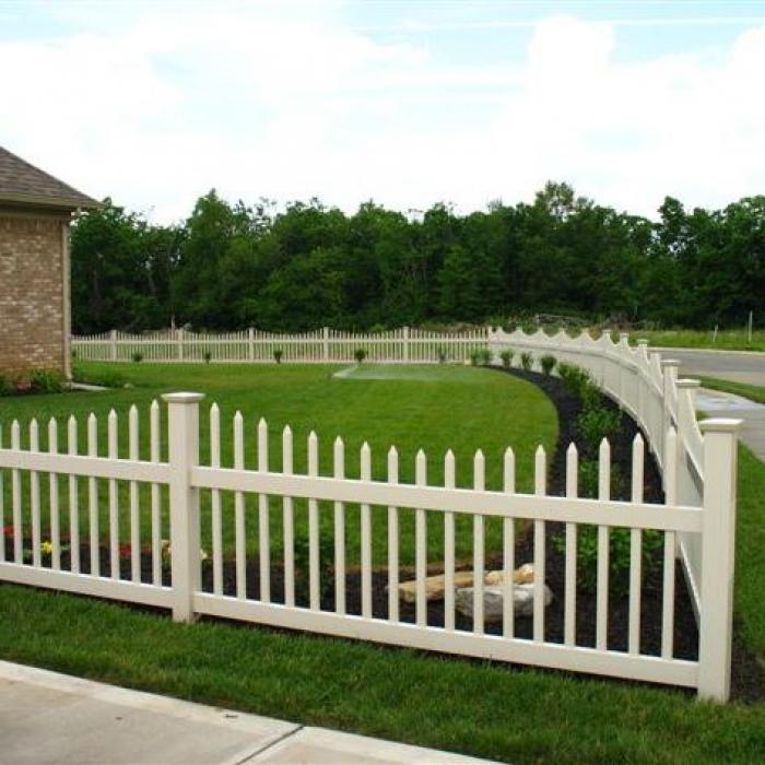 STRATFORD picket fence with landscaping