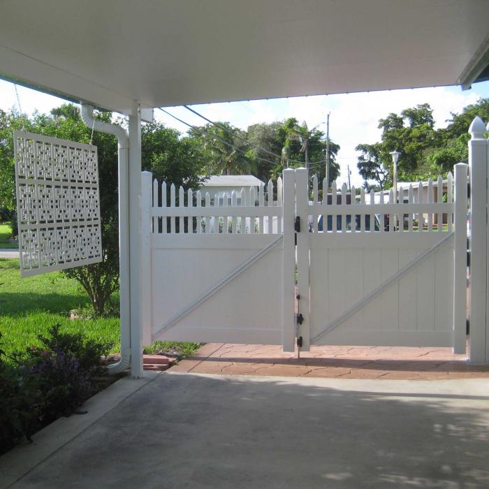 6' Louisville™ Vinyl Privacy Fence Weatherables